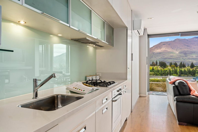 Modern Executive Living in Pounamu - 16, Queenstown, New Zealand