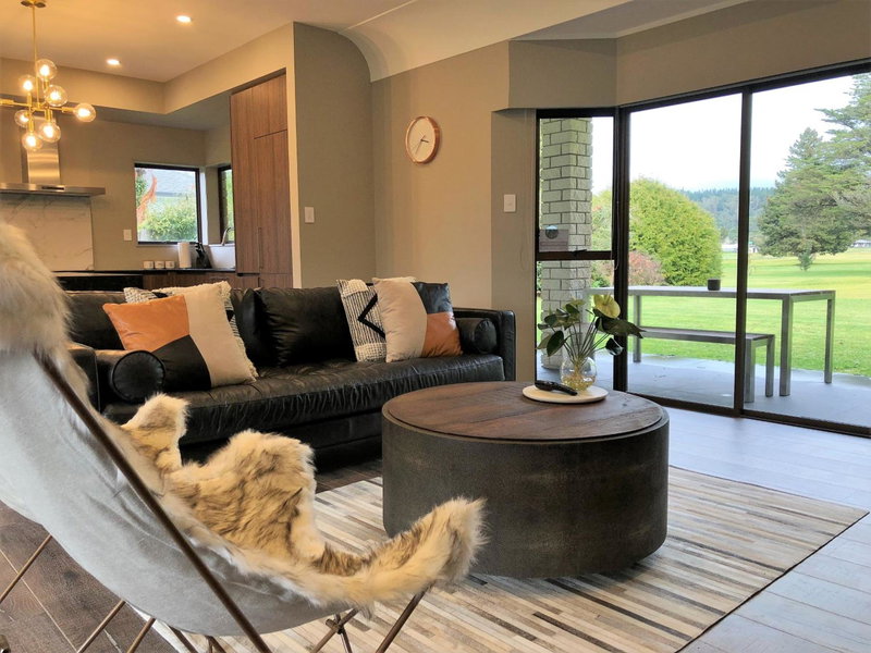 Luxury K-Lodge with Golf course view-Rotorua, Rotorua, New Zealand