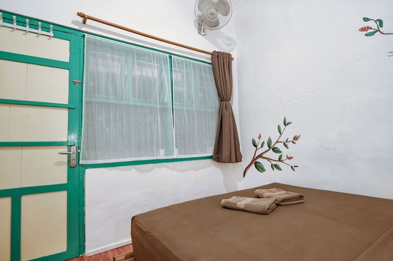 Snooze Guesthouse Yogyakarta - Hostel, Yogyakarta, Indonesia