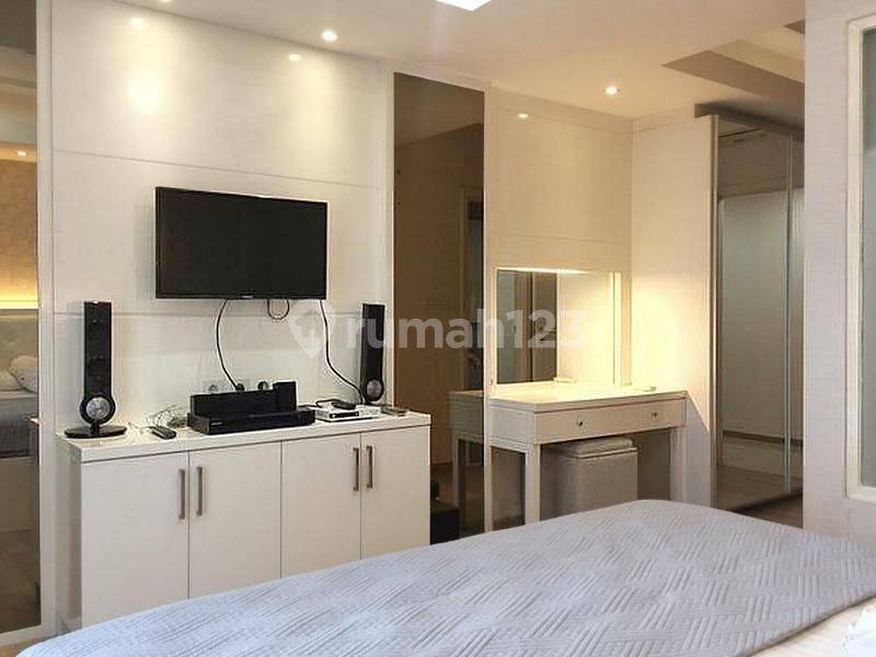 Apartment for rent in Surabaya, Indonesia · 3 rooms, 2 baths