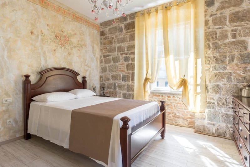 Pietra Rossa, Split, Croatia