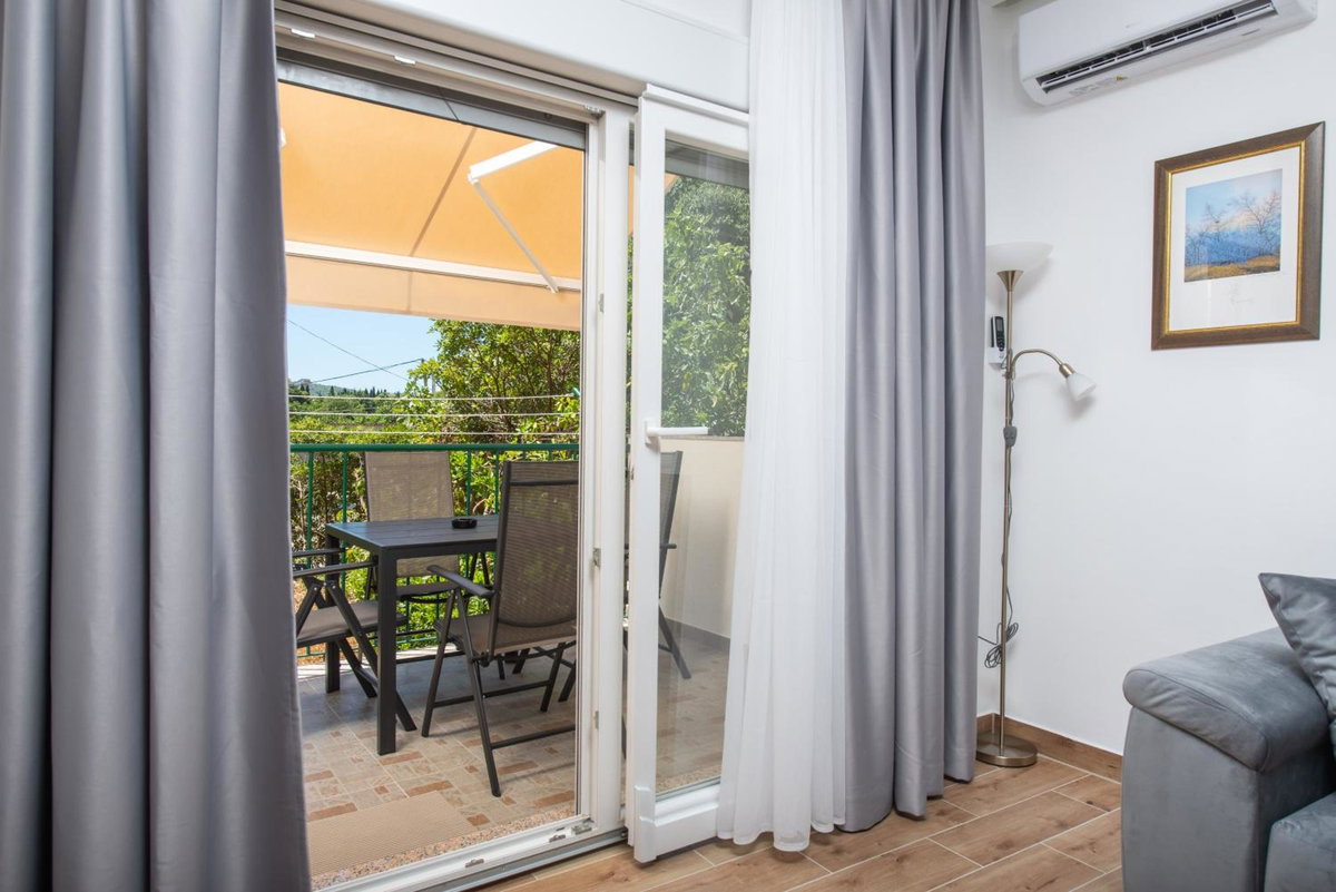 Hotel · Apartment Kiki, Kastel Stafilic