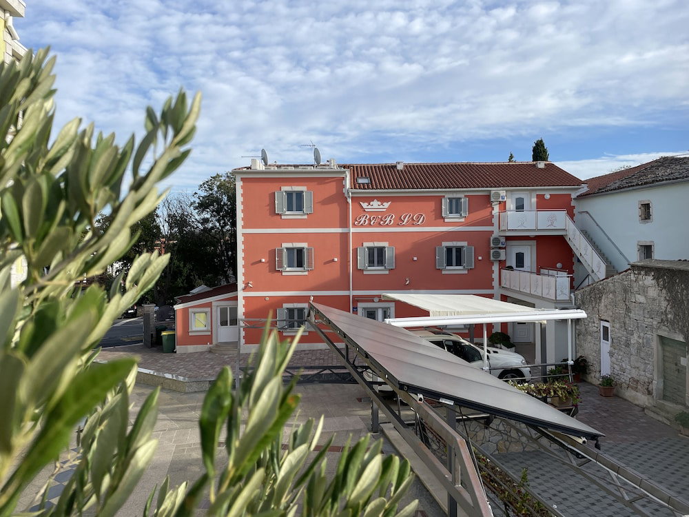 Hotel · B&b L.D, Pula