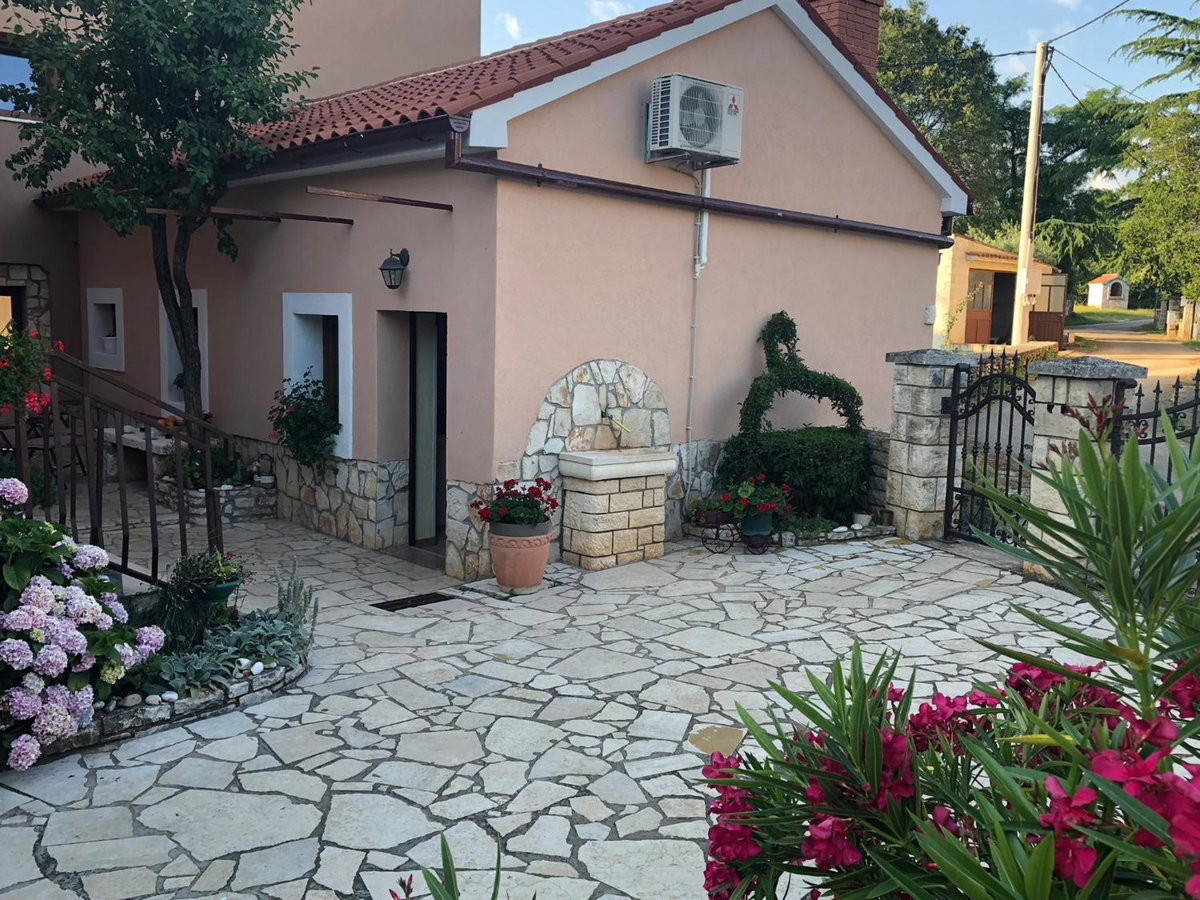 Hotel · Teta Jana, Smoljanci
