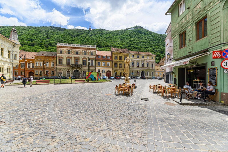 Sun x Mountains - Strada Sforii, Braşov, Romania