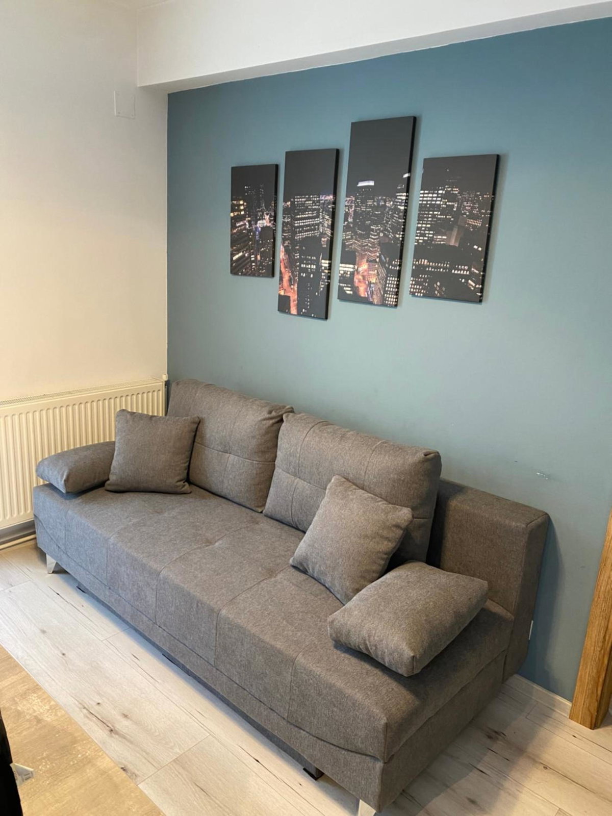 Katy Boulevard Apartman, Romania