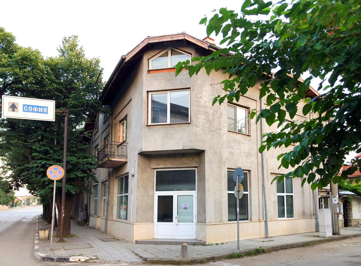 Corner house apartment, Bulgaria