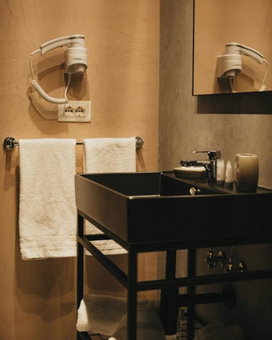 AMR Hotel, Rrashbull, Albania