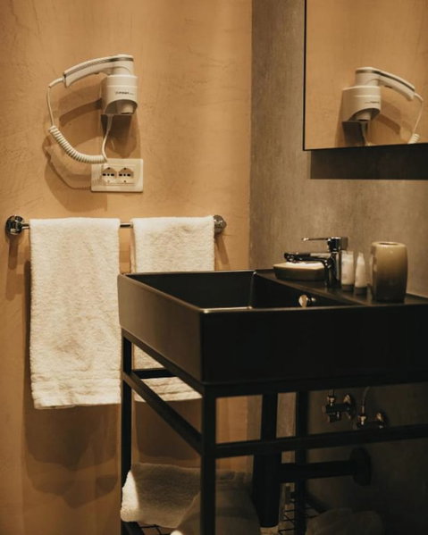 AMR Hotel, Rrashbull, Albania