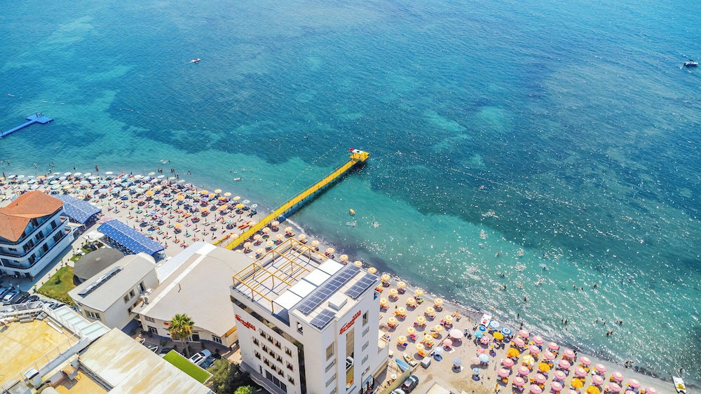Aragosta Hotel, Albania