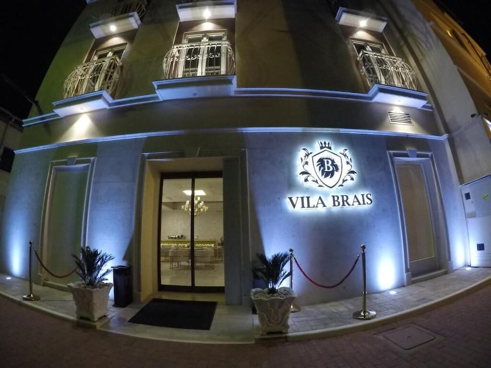 Vila Brais, Albania