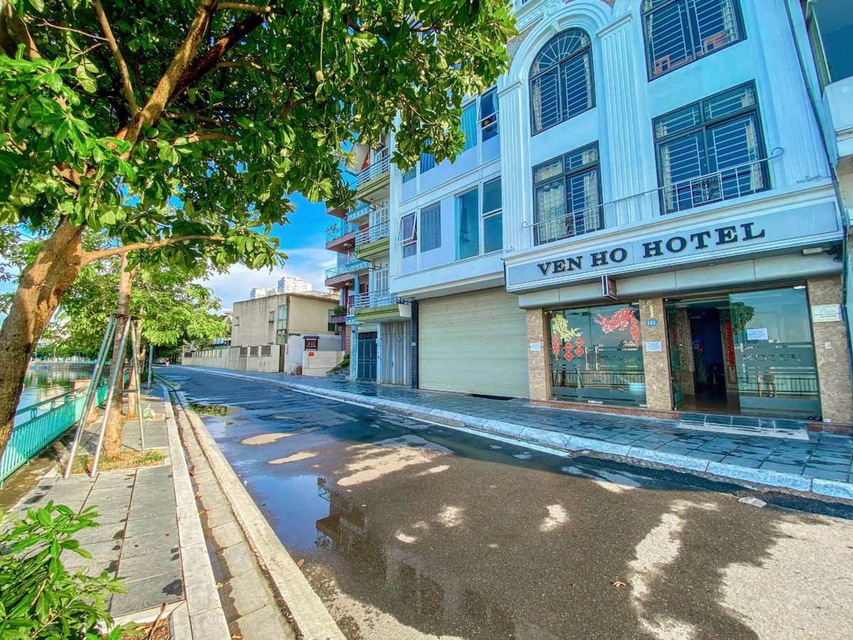Ven Hồ Hotel, Vietnam