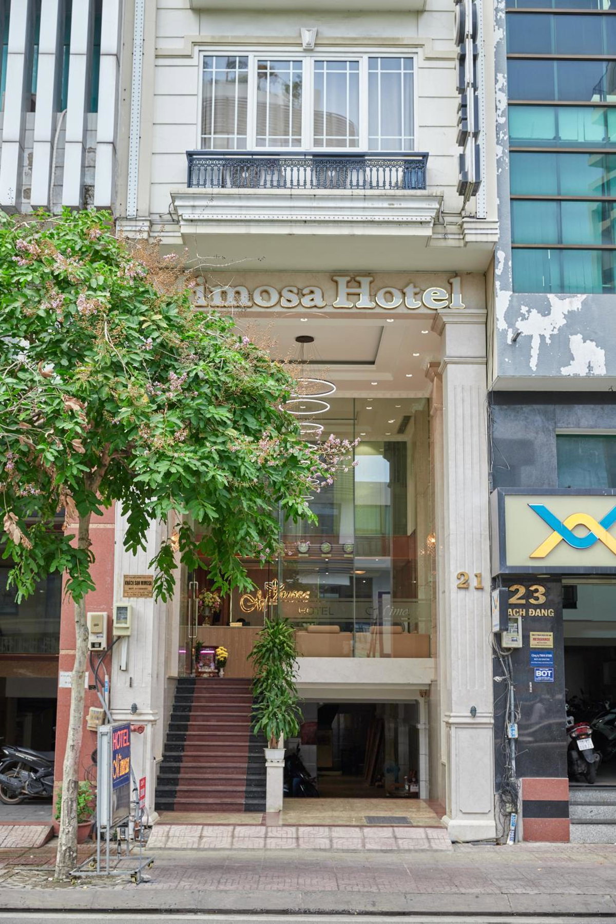 Bin Bin 10 - Mimosa Hotel Near Tan Son Nhat Airport, Vietnam