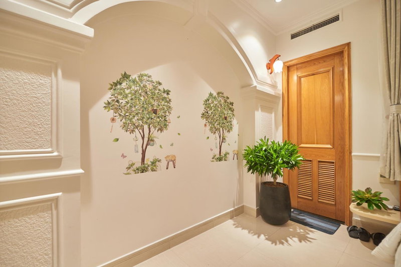 Bin Bin 10 - Mimosa Hotel Near Tan Son Nhat Airport, Ho Chi Minh City, Vietnam