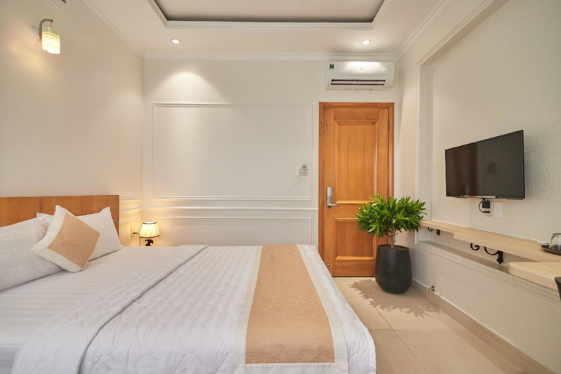 Bin Bin 10 - Mimosa Hotel Near Tan Son Nhat Airport, Ho Chi Minh City, Vietnam