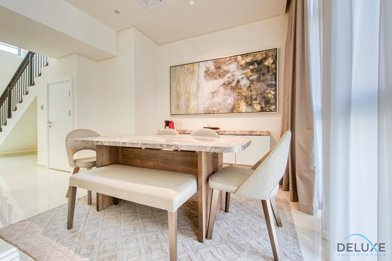 Captivating 3BR Townhouse at DAMAC Hills 2 Dubailand By Deluxe Holiday Homes, Dubai, United Arab Emirates