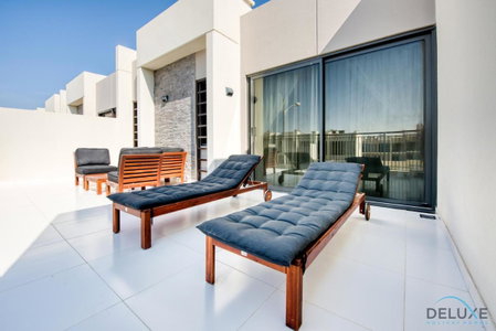 Captivating 3BR Townhouse at DAMAC Hills 2 Dubailand By Deluxe Holiday Homes, Dubai, United Arab Emirates