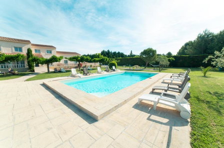 Le Saint Victor, Pernes-les-Fontaines, France