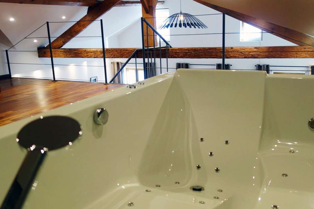 Les suites sainte claire, France