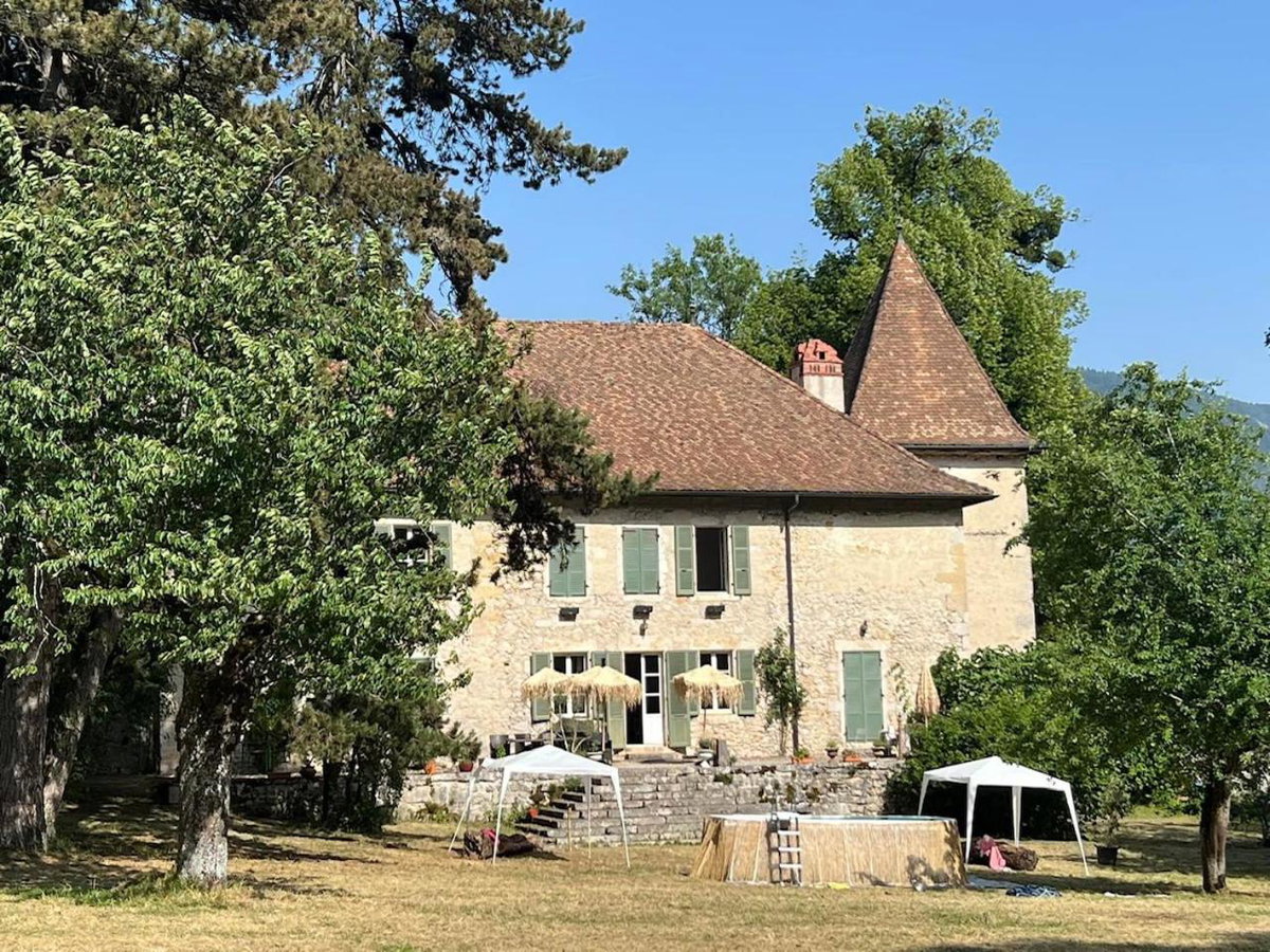 Hotel · Domaine du Très-Haut - Château de Montanges, Montanges