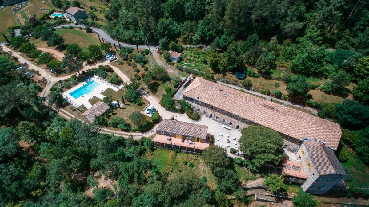 Hotel · Logis Hôtel Restaurant Le Domaine de l'Eau Vive, Largentière