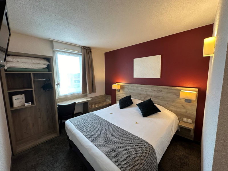 Brit Hotel Saumur, Distré, France