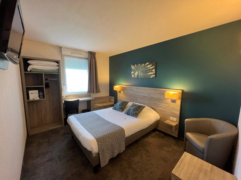 Brit Hotel Saumur, Distré, France