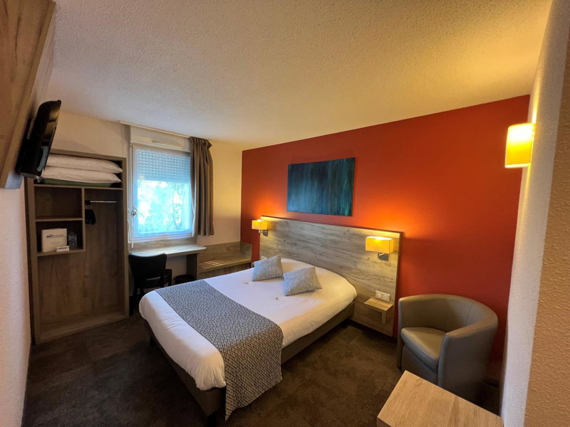 Brit Hotel Saumur, Distré, France