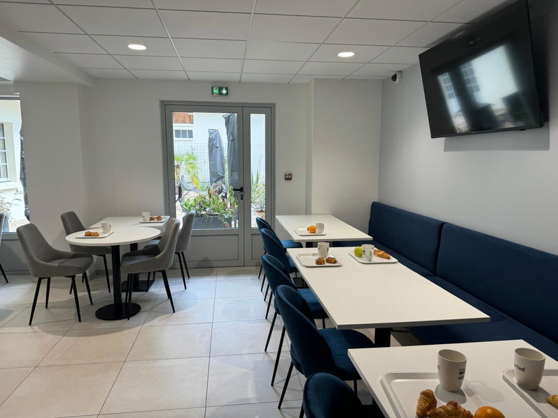 Kyriad Saumur Hyper Centre Hôtel, Appartements, Séminaires et SPA soins Sothys Paris, Saumur, France