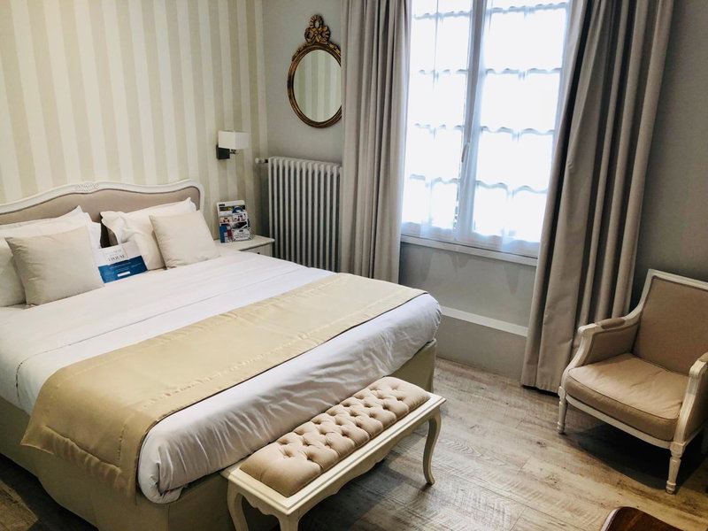 Kyriad Saumur Hyper Centre Hôtel, Appartements, Séminaires et SPA soins Sothys Paris, Saumur, France