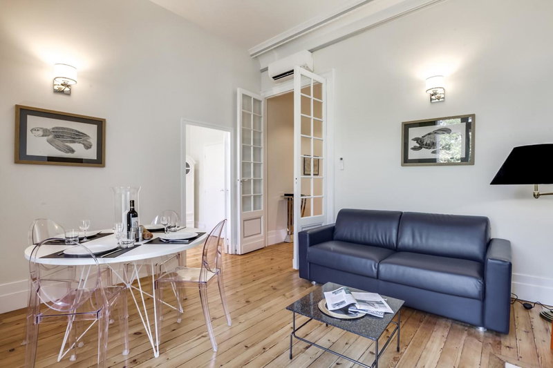 Appartements Place Gambetta - YBH, Bordeaux, France