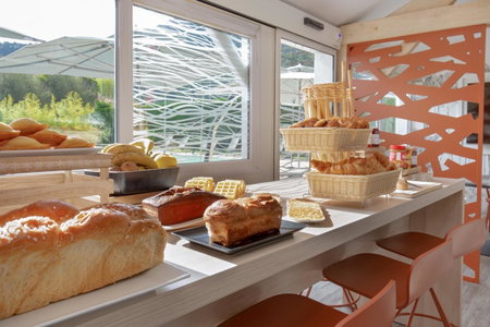 ibis Styles Aubagne Gemenos, Gémenos, France