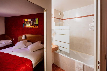 Brit Hotel Confort Nîmes Ouest - A9 sortie 25, Nîmes, France