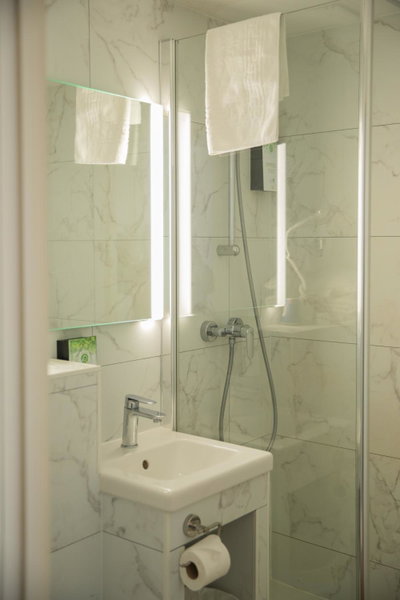Brit Hotel Confort Nîmes Ouest - A9 sortie 25, Nîmes, France