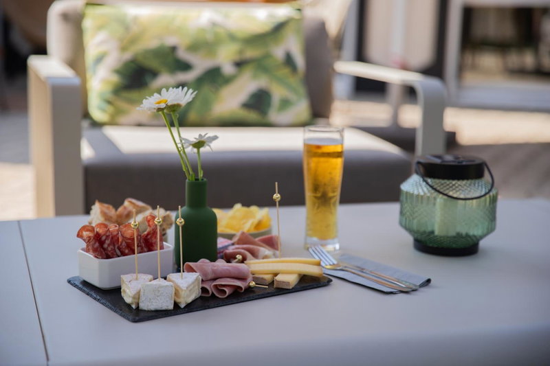 Brit Hotel Confort Nîmes Ouest - A9 sortie 25, Nîmes, France