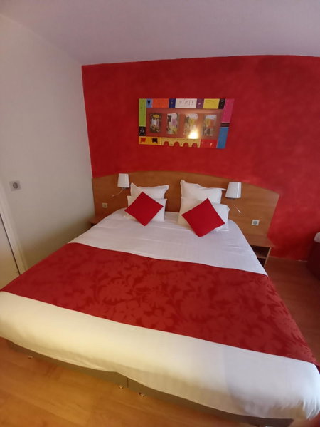 Brit Hotel Confort Nîmes Ouest - A9 sortie 25, Nîmes, France