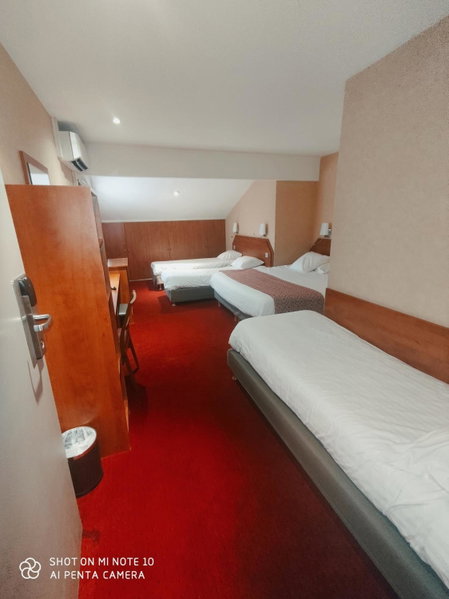 Brit Hotel Confort Nîmes Ouest - A9 sortie 25, Nîmes, France