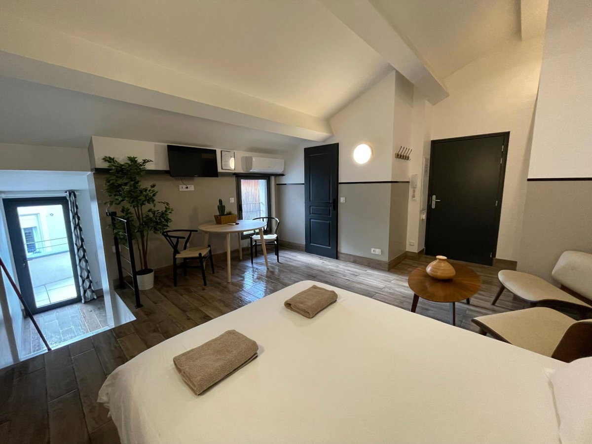 Casa Hotel, France