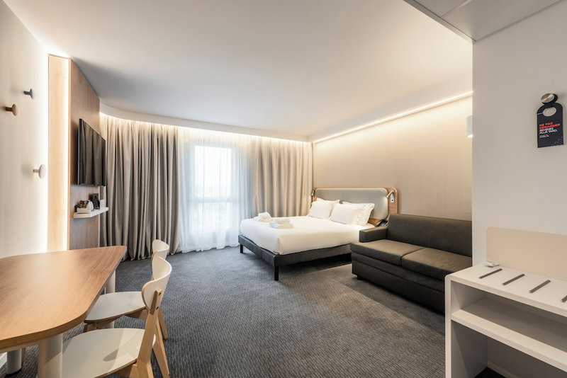 Holiday Inn Express and Suites Reims Rives De Vesle by IHG, Reims, France