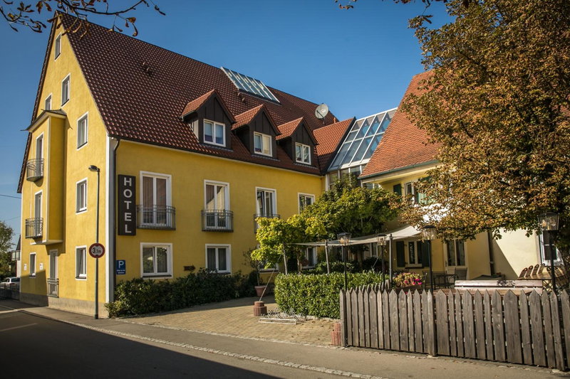 Neumaiers Hirsch -Gasthof und Landhotel, Weißenhorn, Germany