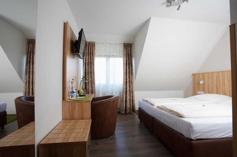 Hotel Reinhardtshof Garni, Wolfschlugen, Germany