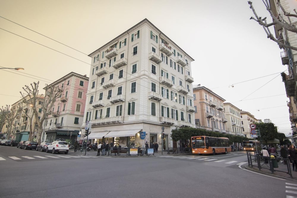 Hotel · Ca'Vour Affittacamere, La Spezia