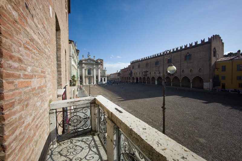 Palazzo Castiglioni luxury suite and rooms, Mantova, Italy