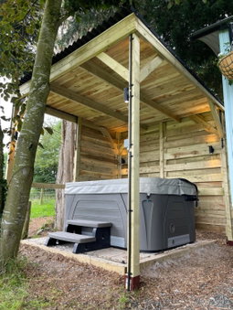 Upper Gelli Luxury Holiday Lodge, Converted Dairy & Cosy Shepherds Huts, Welshpool, United Kingdom