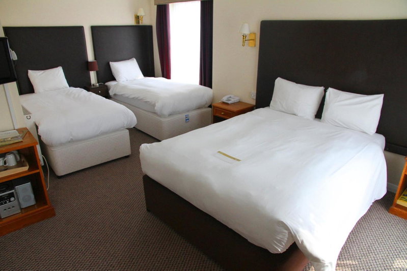 Raven Hotel by Greene King Inns, Hook, United Kingdom