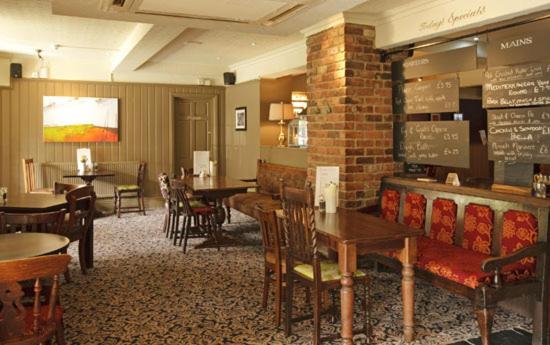 Raven Hotel by Greene King Inns, Hook, United Kingdom