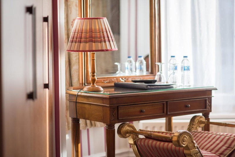 Grovefield Manor, Poole, United Kingdom