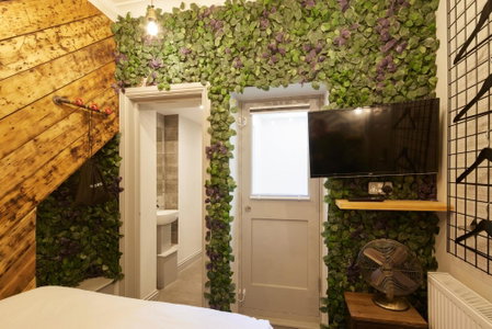 Blok-74, Brighton & Hove, United Kingdom