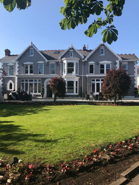 LLwyn Country House, Llanelli, United Kingdom