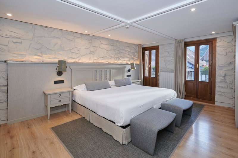 Hostal Lola, Isaba, Spain